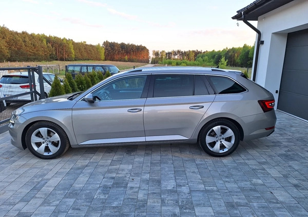 Skoda Superb cena 60900 przebieg: 254100, rok produkcji 2016 z Miasteczko Śląskie małe 596